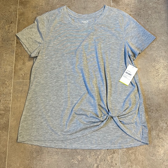 Old Navy Tops - 🆕 Old Navy Go Active top